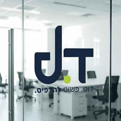 הדמיה של מדבקת ויניל בחיתוך אותיות על דלת כניסה שקופה